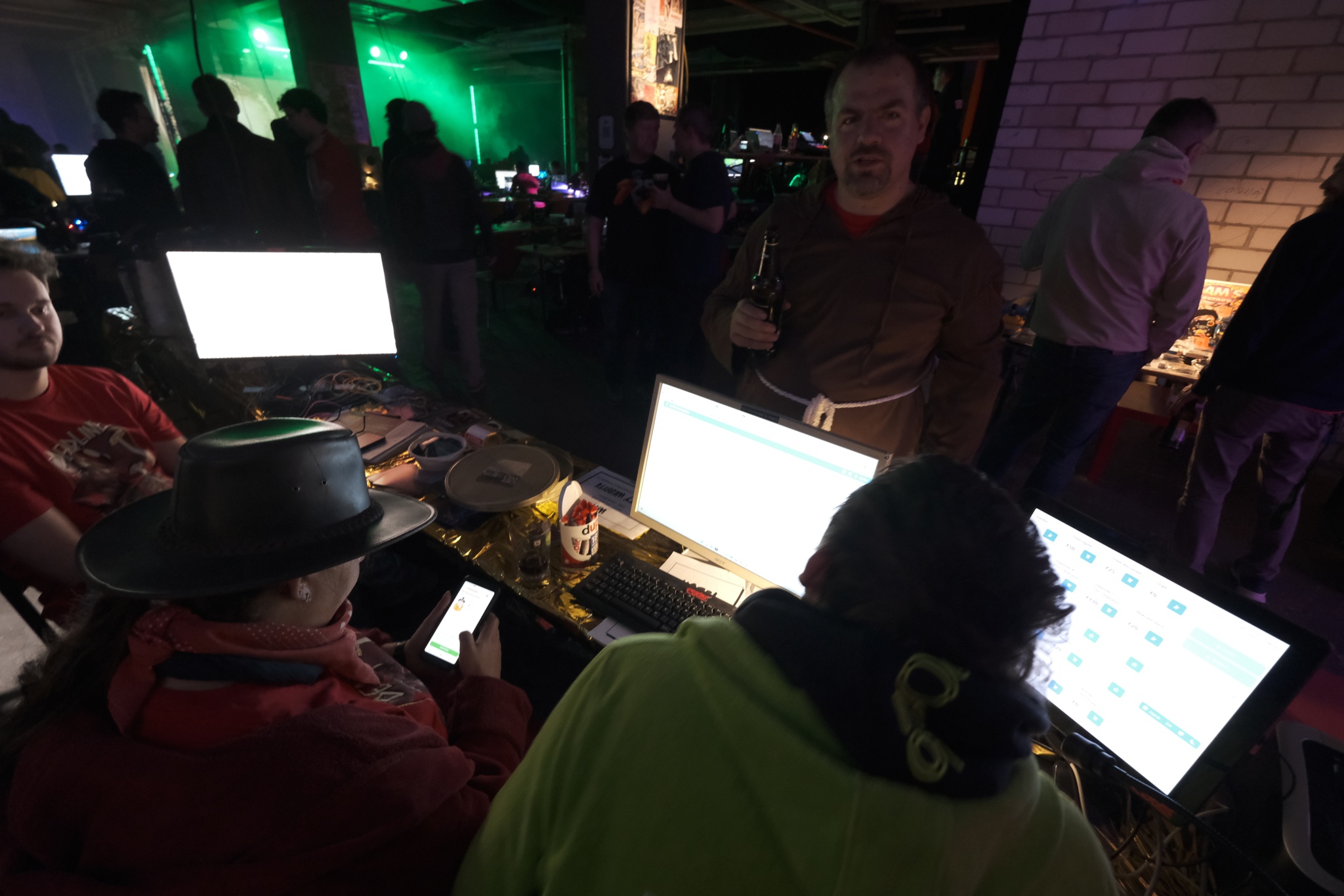 dl25_03_233336_tedXT3_7479